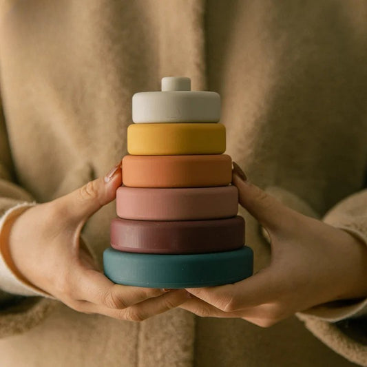 Idées de Cadeau de Naissance : Découvrez la Pyramide en Silicone