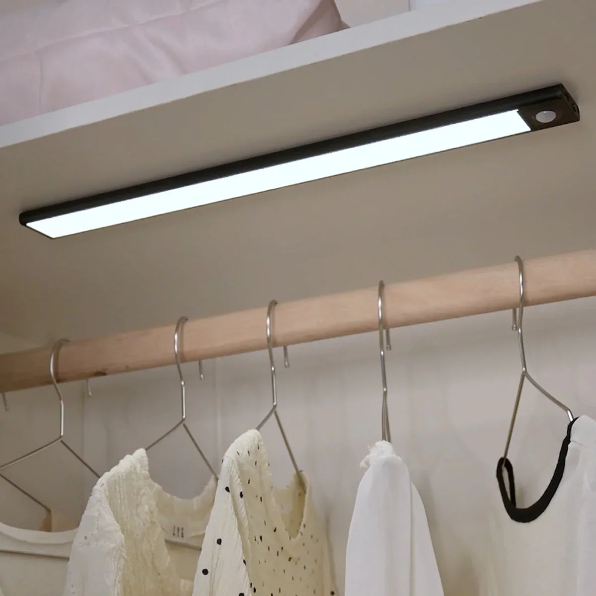 Barre LED ultra-fine avec capteur de mouvement – Éclairage intelligent et rechargeable