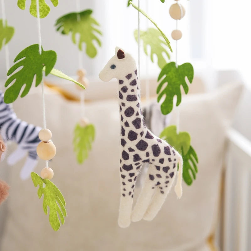Mobile de Lit Bébé - Animaux de la Forêt en Feutre et Bois