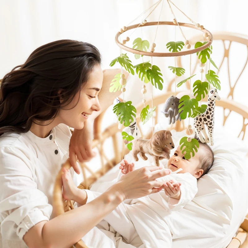 Mobile de Lit Bébé - Animaux de la Forêt en Feutre et Bois