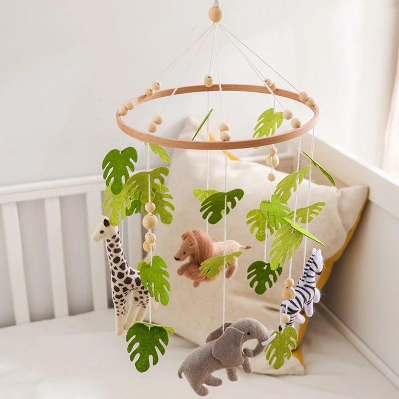 Mobile de Lit Bébé - Animaux de la Forêt en Feutre et Bois