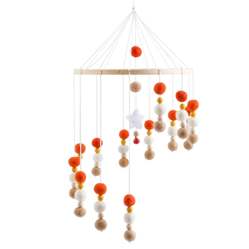 Mobile de Lit Bébé – Motifs Doux en Bois et Feutre