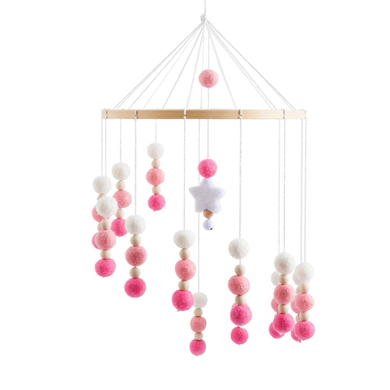 Mobile de Lit Bébé – Motifs Doux en Bois et Feutre